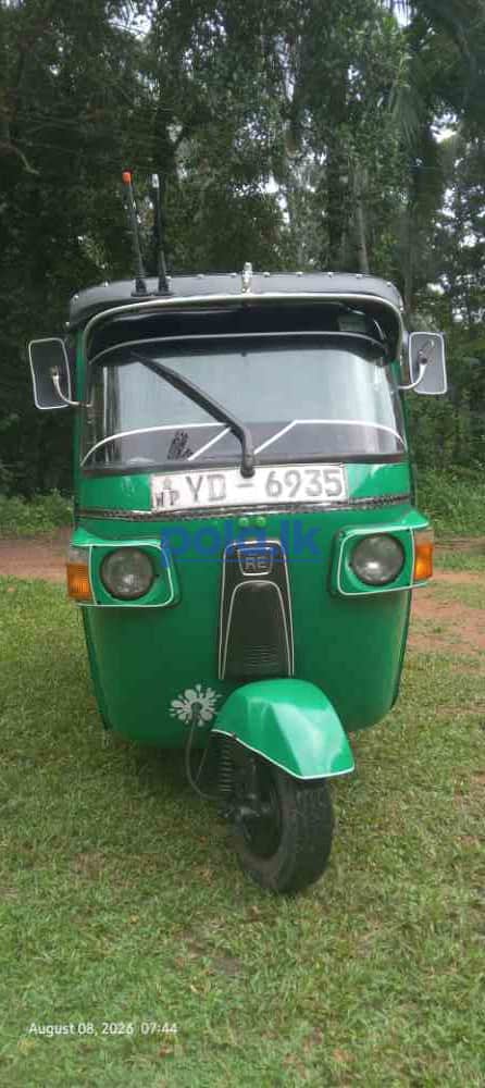 Bajaj 4 stroke three-wheeler - photo 5