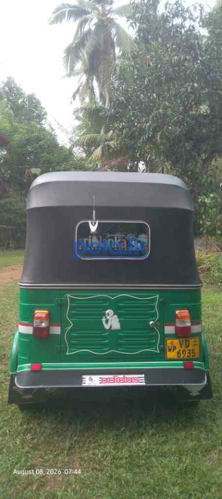 Bajaj 4 stroke three-wheeler - photo 1
