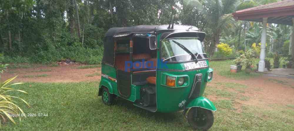 Bajaj 4 stroke three-wheeler - photo 4