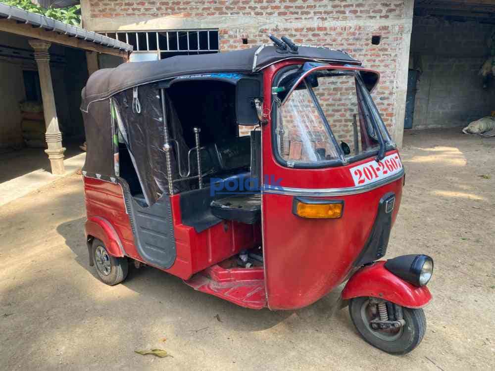 Bajaj three-wheeler - photo 2