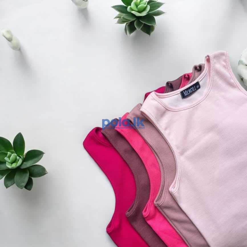 Sleeveless crop top - photo 1