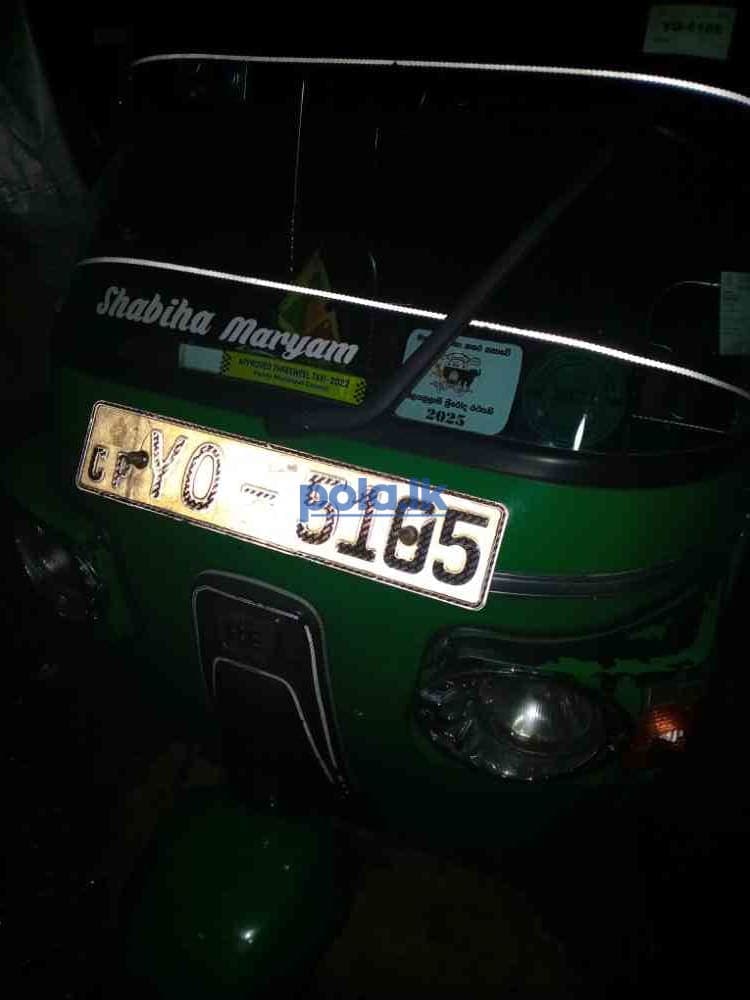 Bajaj three-wheeler - photo 1