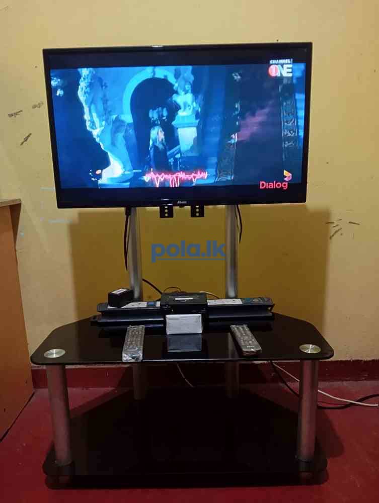 TV with glass stand - photo 1