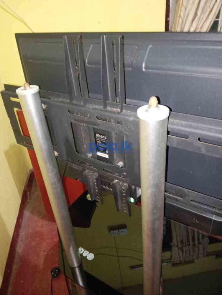 TV with glass stand - photo 6