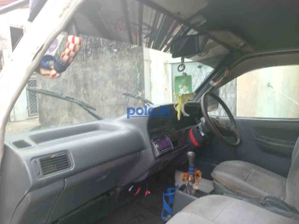 Toyota Hiace - photo 3