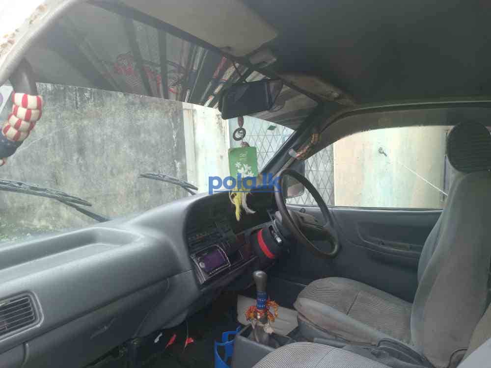 Toyota Hiace - photo 2