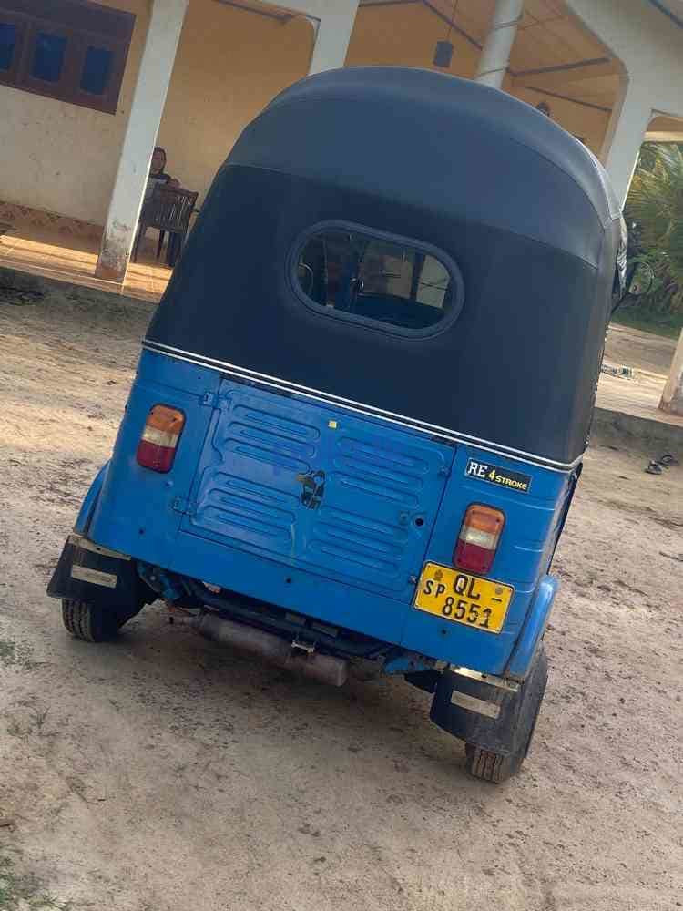 Bajaj three-wheeler - photo 2