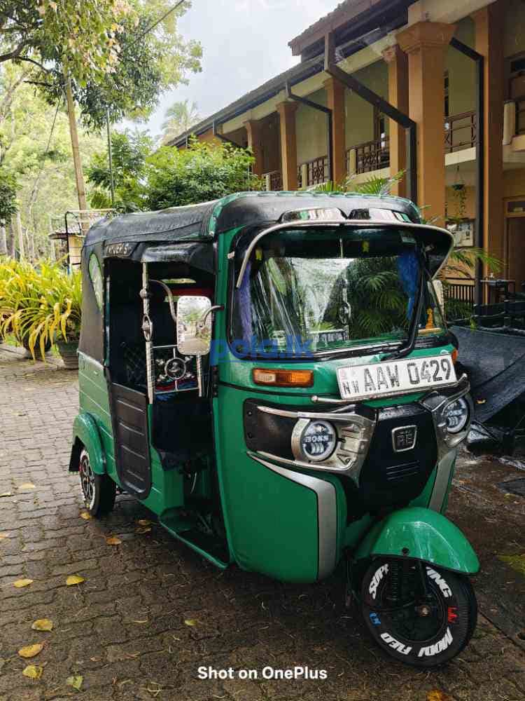 Bajaj three-wheeler 2015 - photo 2