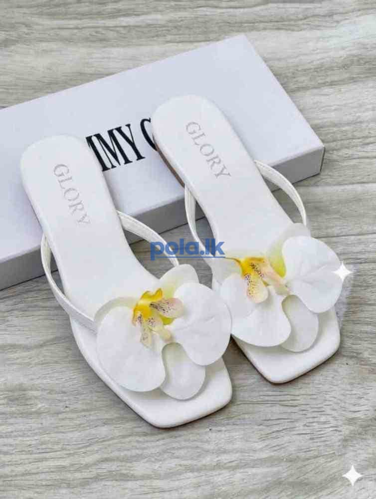 Women's slippers - photo 4