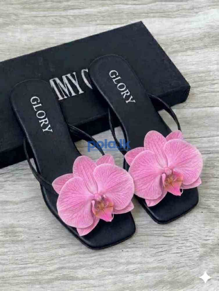 Women's slippers - photo 3
