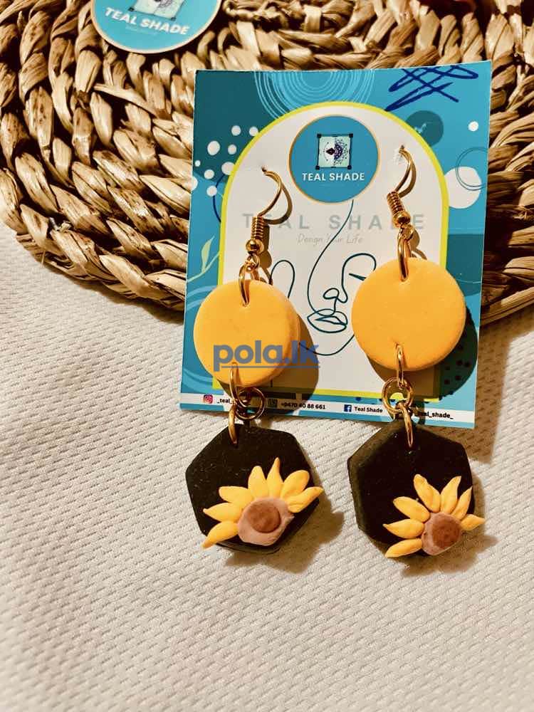 Painted wooden earrings - photo 11