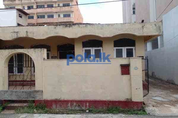 Land with two houses for sale in dehiwela - photo 2
