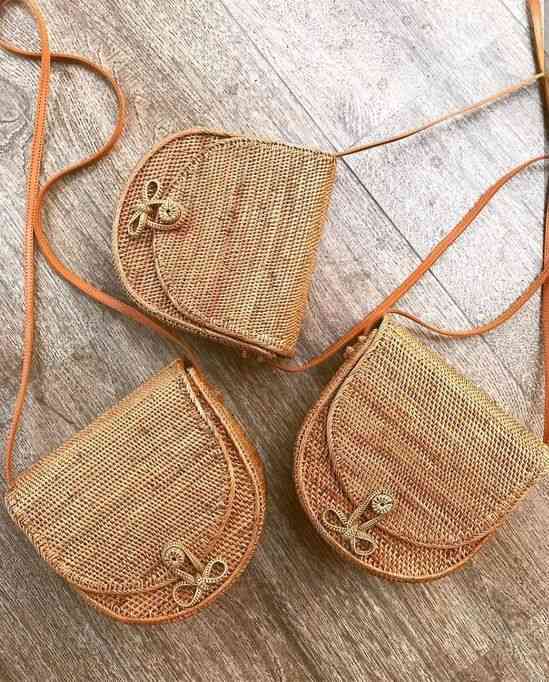 Natural wicker handbag