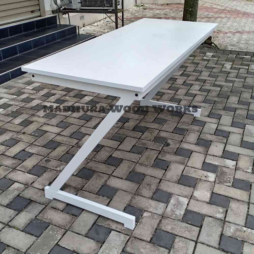 Computer table
