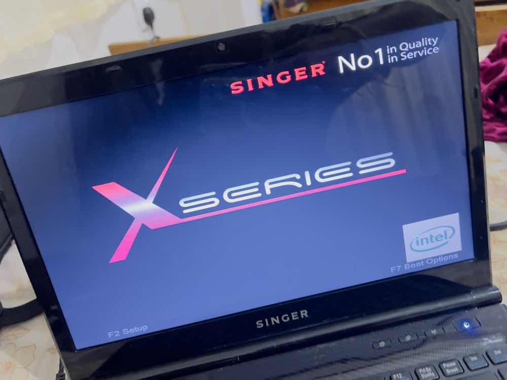 Singer laptop