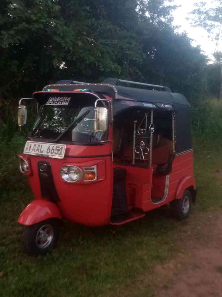 Bajaj three wheel for sale