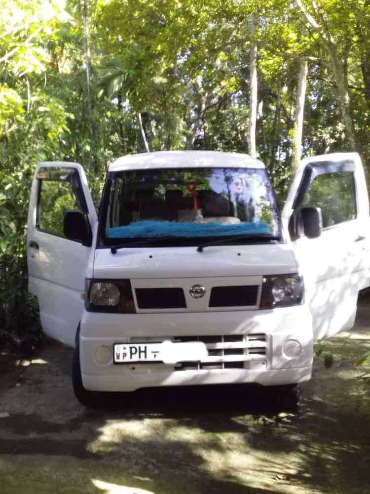 Nissan clipper van