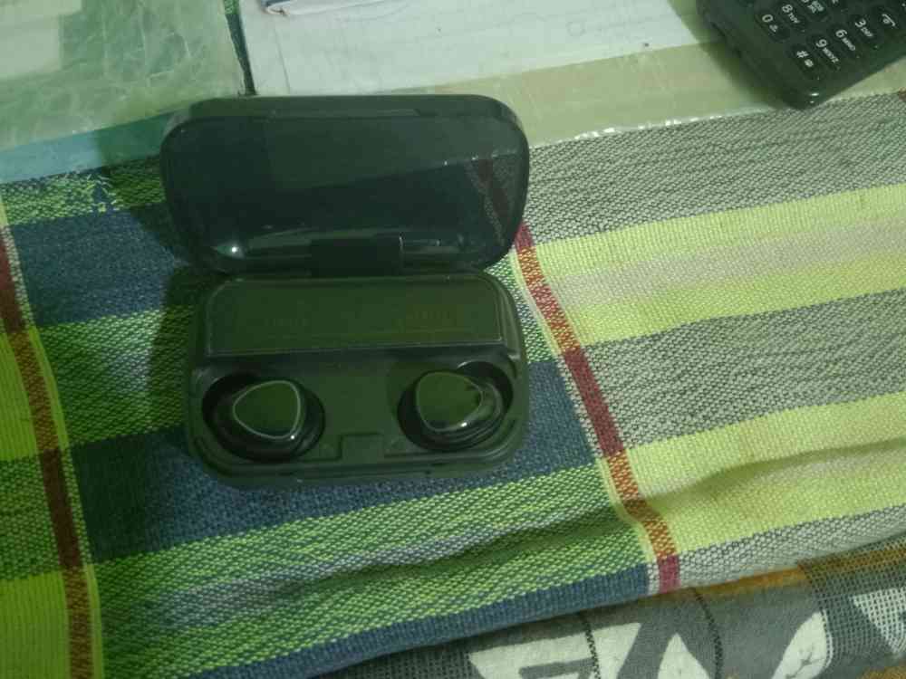 Blootooth earbuds