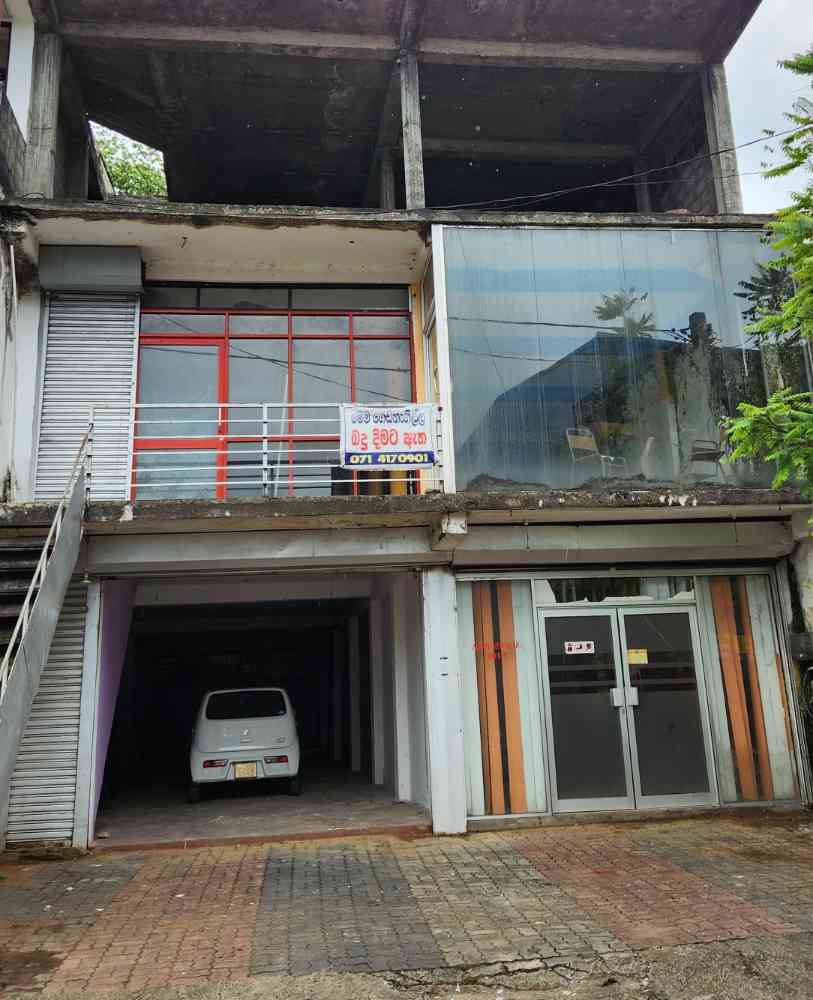 Commercial building for sale