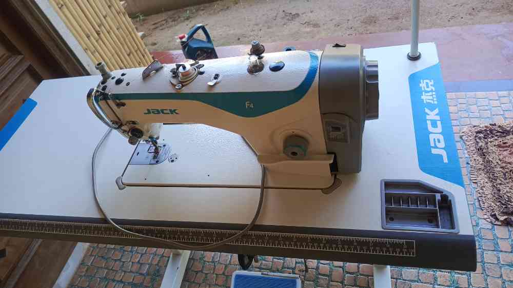 Jack sewing machine
