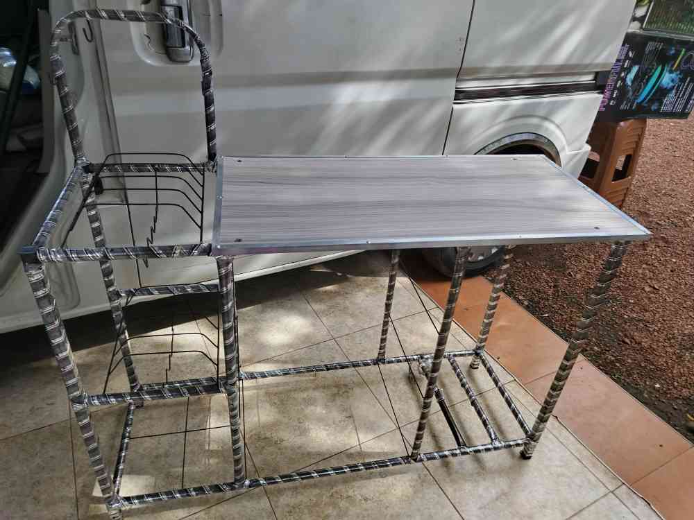 Gas table with rack