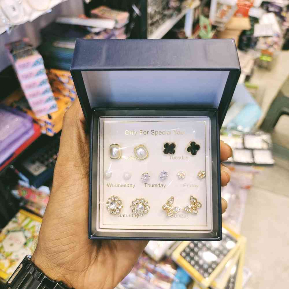 Lady's earing gift box