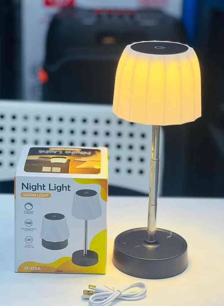 Rechargeable cordless table lamp