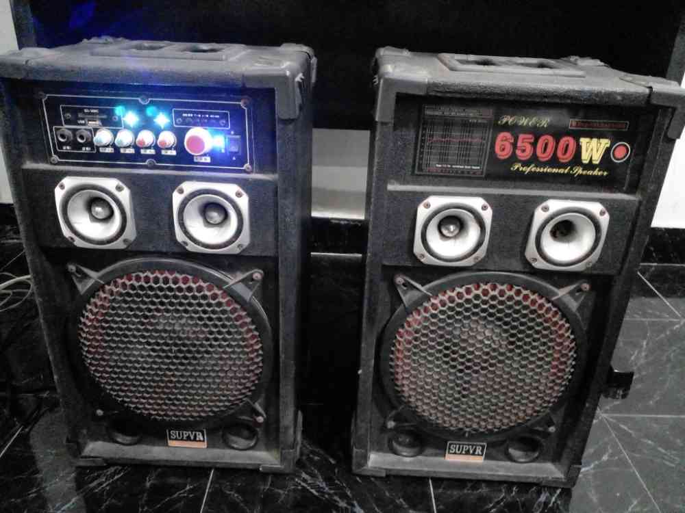 Electric piano + two professional speakers 6500w