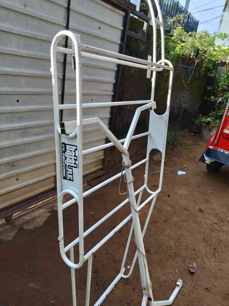 Three-wheeler pipe rack