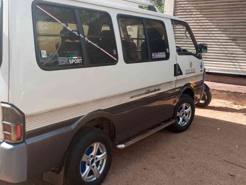 Nissan vanette