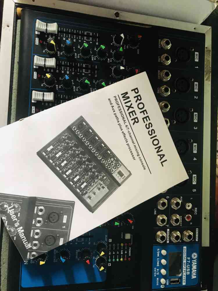 Yamaha F7 professional mixer