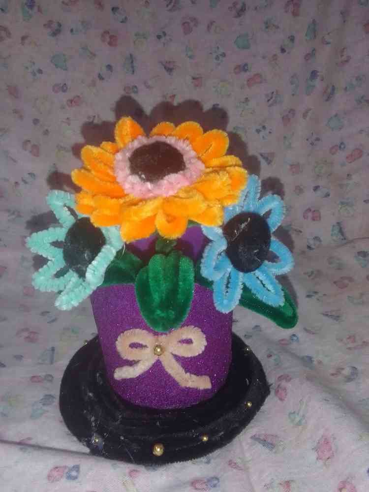 Pencil case flower vass
