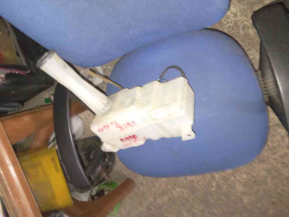 Toyota corsa EL51 windscreen wiper wash bottle