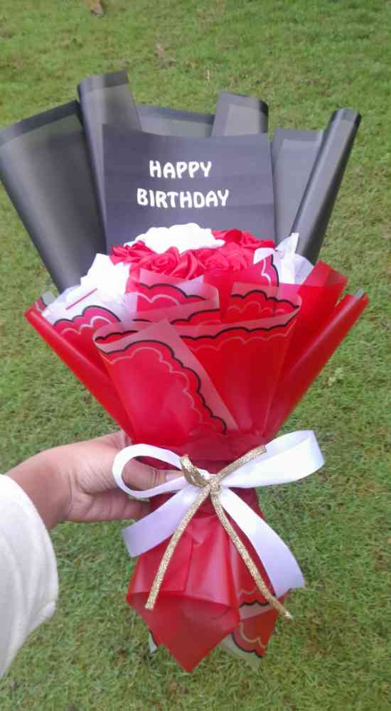 Customizable flower bouquets
