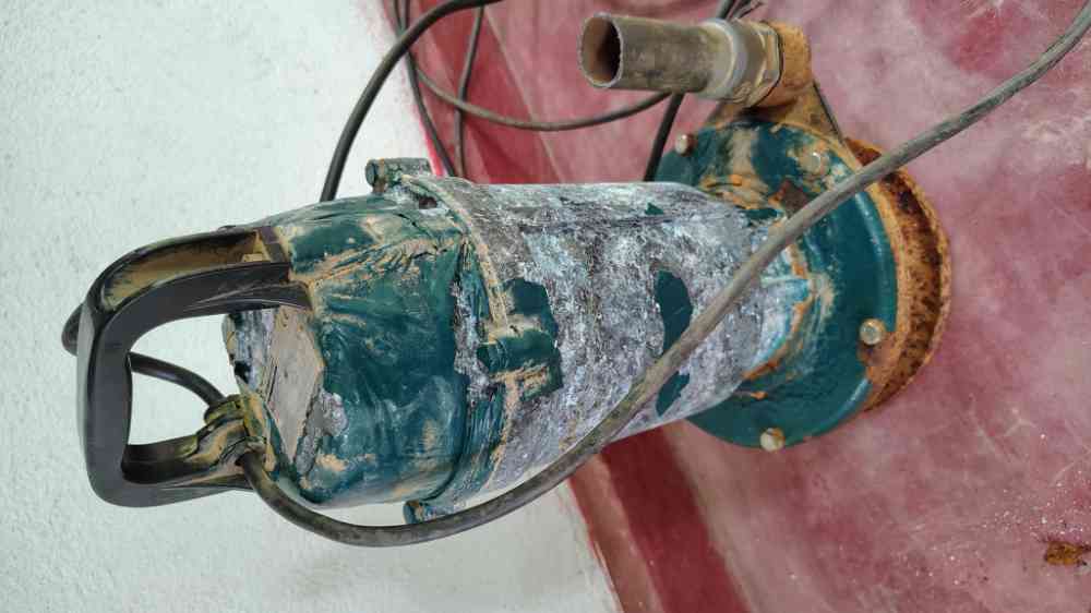 Submersible water pump