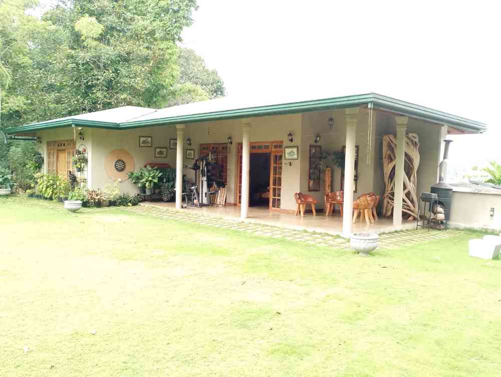 Bungalow and annex for sale