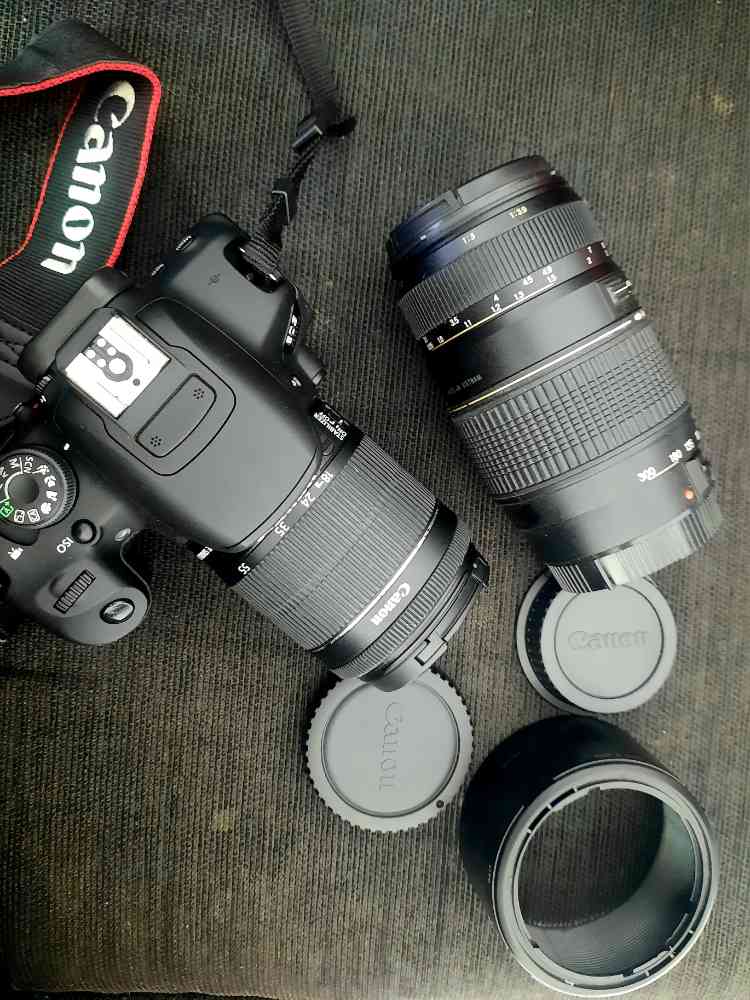 Canon camara 700D with accessories
