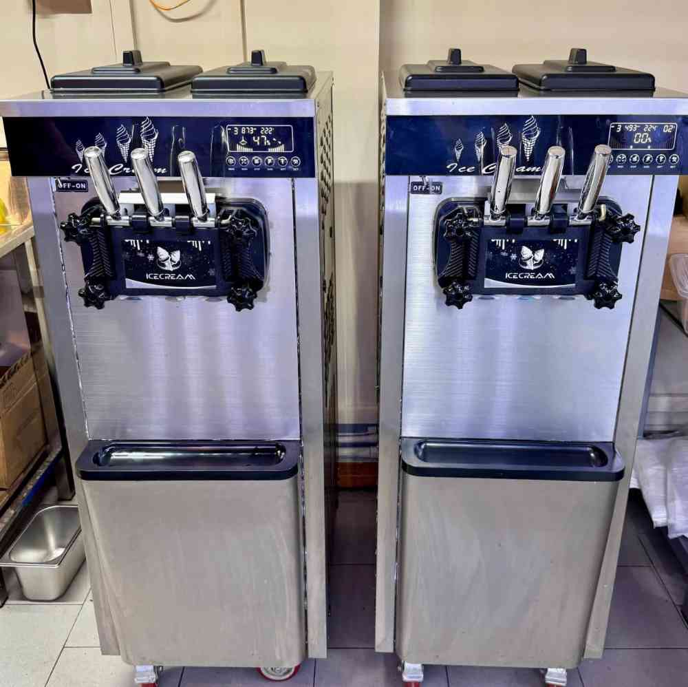 Soft Ice cream machine with stand