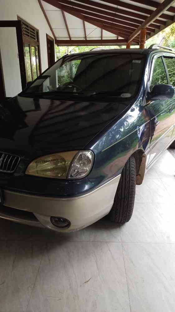 Kia carensi car