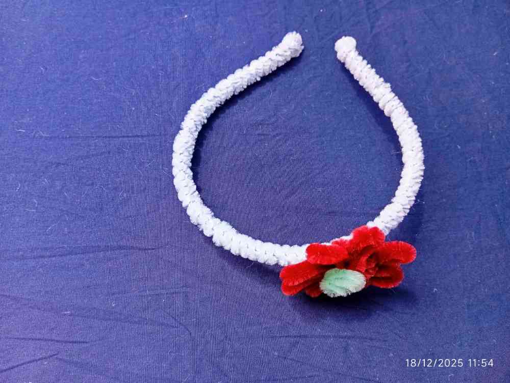 Pipe cleaner heir band