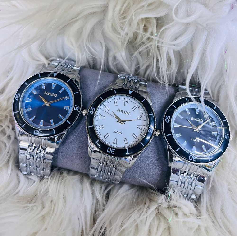 Menโs watch
