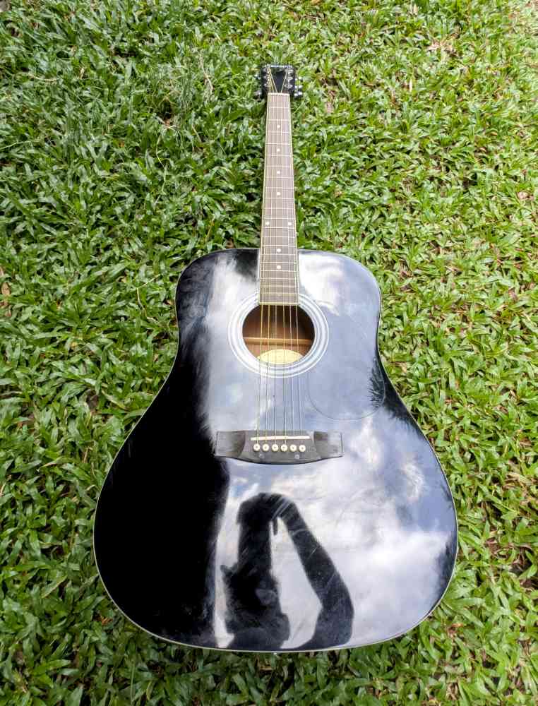 Suzuki acoustic cutaway guitar with cover