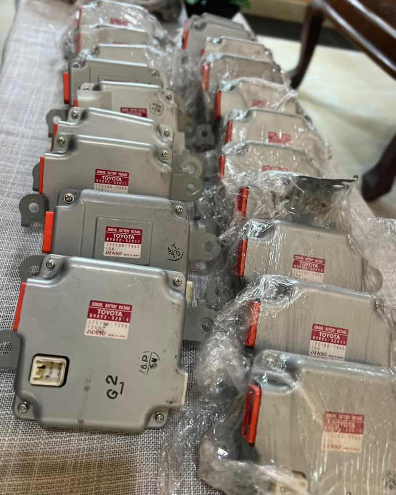 Toyota aqua battery controller