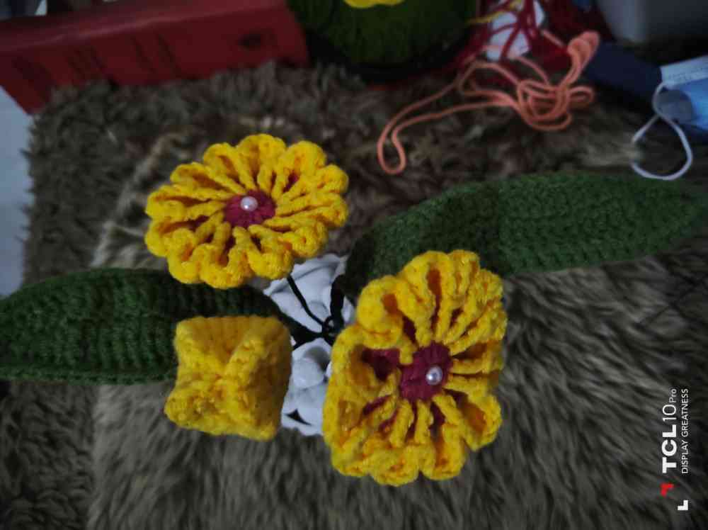 Crochet flower vase