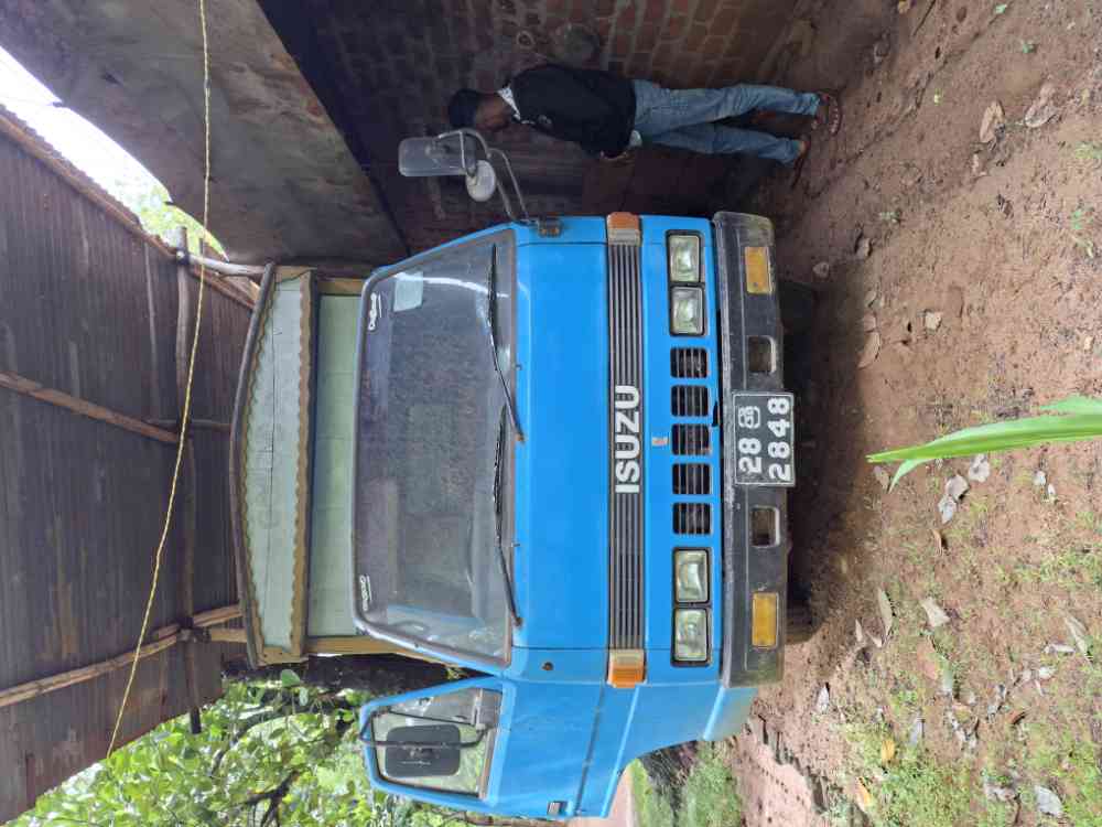 Isuzu 14.5 lorry