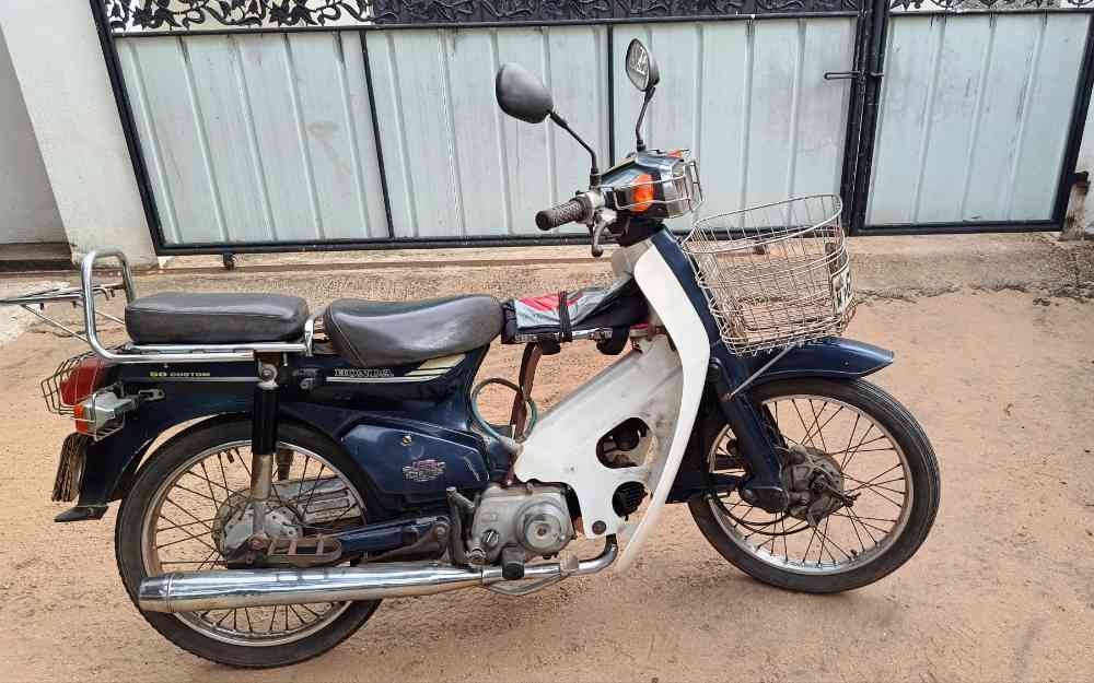 Honda C50 sustom super cup