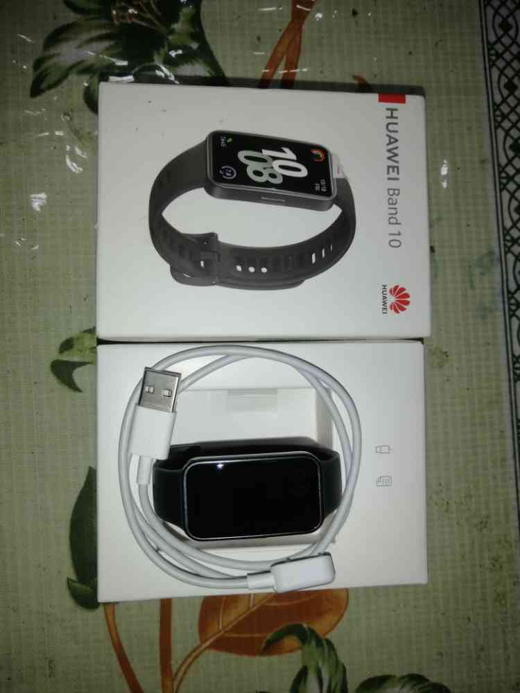 Huawei band 10 2025 watch with charger & box