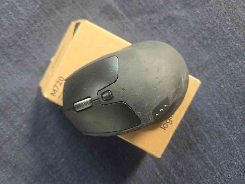 Logitech M720 triathlon wireless mouse