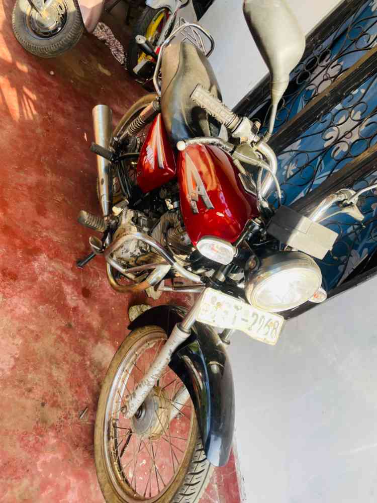 Bajaj boxer