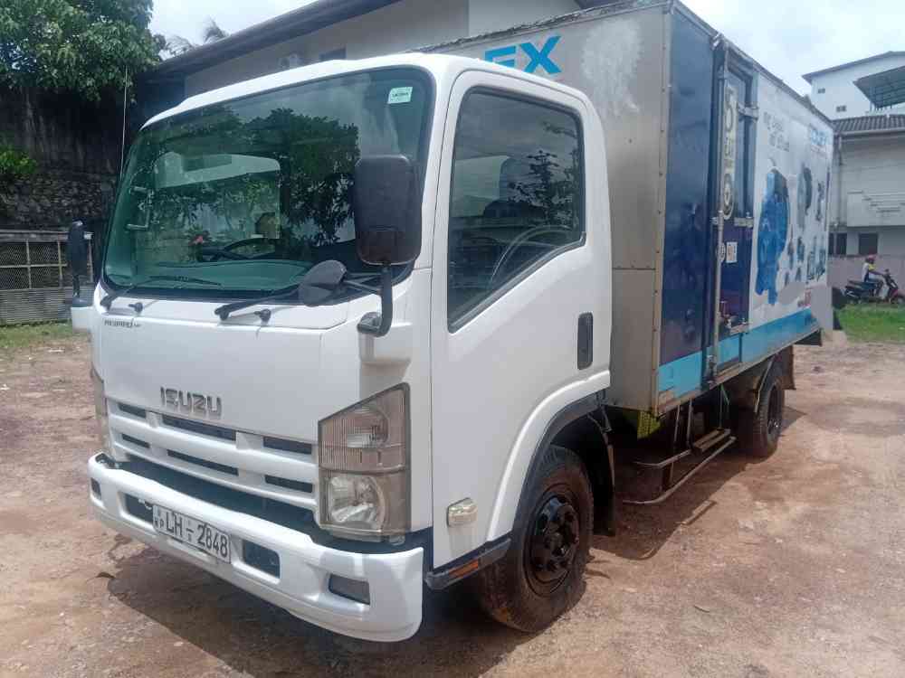 Isuzu lorry